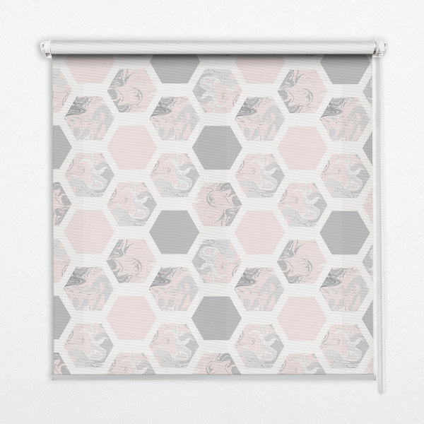 Store occultant fenêtre de forme hexagonale