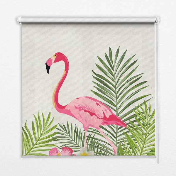 Store fenêtre intérieur avec flamants roses près des feuilles