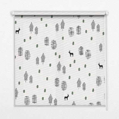 Store occultant fenêtre avec motif d’arbres et de cerfs dessinés