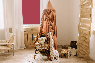 Store enrouleur occultant de couleur rouge foncé