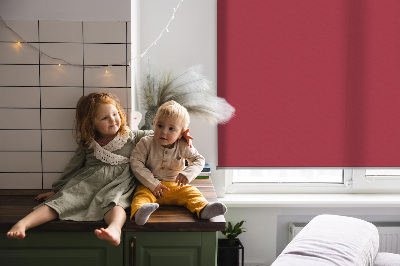 Store enrouleur occultant de couleur rouge foncé