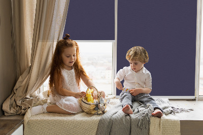 Store fenêtre intérieur en violet foncé