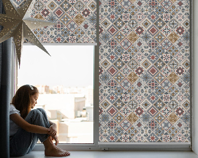 Store fenêtre intérieur en losanges décoratifs