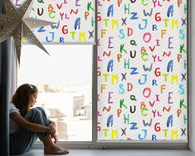 Store fenêtre intérieur avec lettres colorées