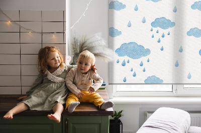 Store enrouleur occultant nuages et pluie
