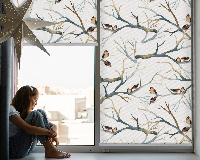 Store enrouleur occultant avec motif d'oiseaux sur un arbre