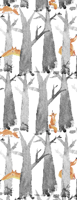 Store fenêtre intérieur avec arbres gris et renards roux