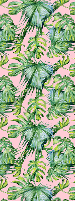 Store fenêtre intérieur avec variétés de feuilles tropicales