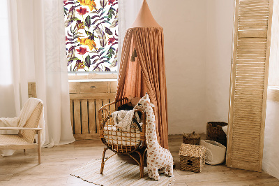 Store fenêtre intérieur avec fleurs colorées