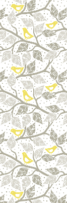 Store fenêtre intérieur avec des oiseaux jaunes sur des branches grises