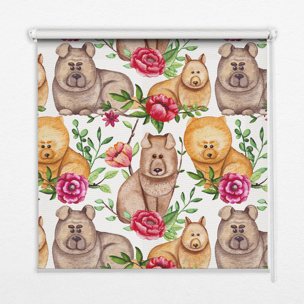Store occultant fenêtre pour chiens parmi les fleurs