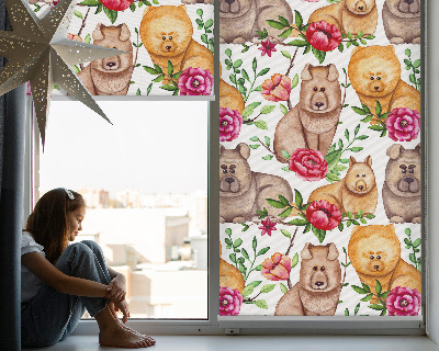 Store occultant fenêtre pour chiens parmi les fleurs