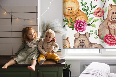 Store occultant fenêtre pour chiens parmi les fleurs