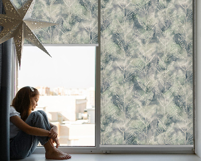 Store fenêtre intérieur avec un croquis d'une plante sur fond coloré