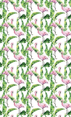 Store fenêtre intérieur pour flamants roses près des feuilles