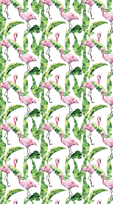 Store fenêtre intérieur pour flamants roses près des feuilles