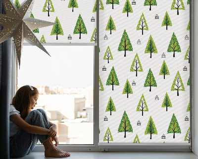 Store fenêtre intérieur en forme de forêt dessinée