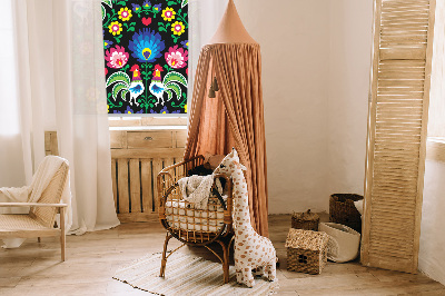 Store fenêtre intérieur avec coqs colorés
