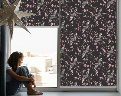 Store occultant fenetre avec motifs de hérons et de fleurs