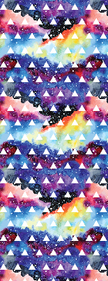 Store fenêtre intérieur avec des triangles blancs sur fond coloré