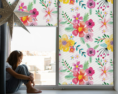Store fenêtre intérieur avec fleurs peintes