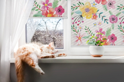 Store fenêtre intérieur avec fleurs peintes