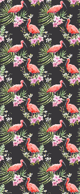 Store fenêtre intérieur flamants roses sur les plantes