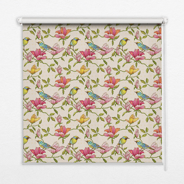 Store occultant fenetre avec motif d'oiseaux sur les fleurs