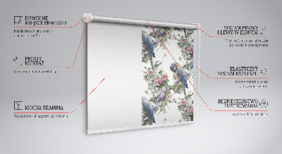 Store fenêtre intérieur avec des perroquets sur des fleurs