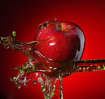 Store enrouleur occultant de couleur pomme avec finition arrosée d'eau