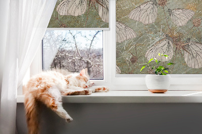 Store fenêtre intérieur avec motif de papillons dans la prairie