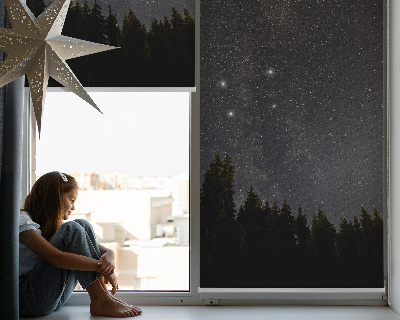 Store occultant fenêtre des étoiles dans le ciel