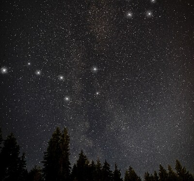 Store occultant fenêtre des étoiles dans le ciel