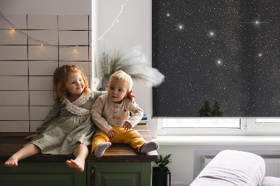 Store occultant fenêtre des étoiles dans le ciel