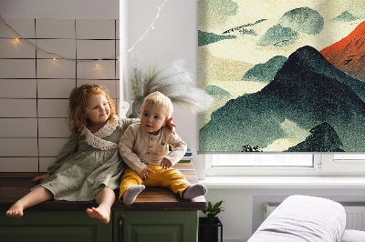 Store enrouleur occultant avec motif montagnes dans le brouillard