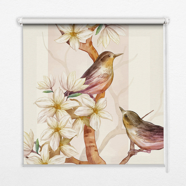 Store enrouleur occultant avec motif d’oiseaux sur un arbre fleuri