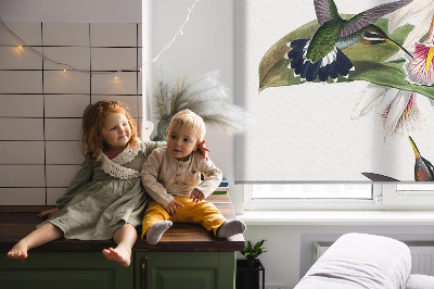 Store enrouleur occultant avec motif d’oiseaux sur une fleur