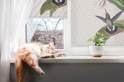 Store enrouleur occultant avec motif d’oiseaux sur une fleur