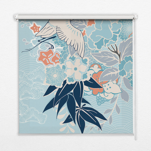 Store occultant fenêtre avec motif d’héron dans les fleurs