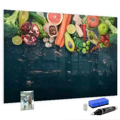 Tableau magnétique avec feutre motif légumes sur la table