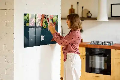 Tableau magnétique avec feutre motif légumes sur la table