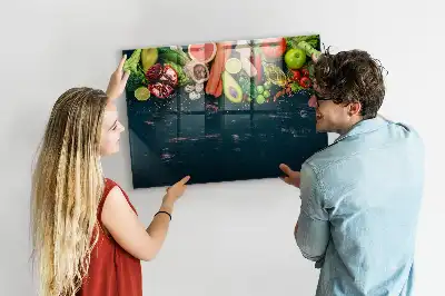 Tableau magnétique avec feutre motif légumes sur la table