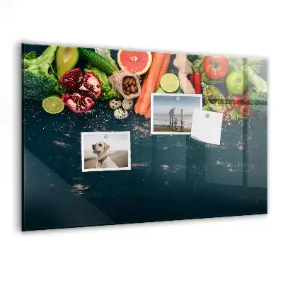 Tableau magnétique avec feutre motif légumes sur la table