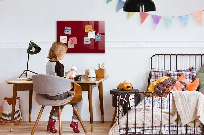 Tableau magnétique avec feutre de couleur bordeaux