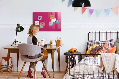 Tableau magnétique avec feutre couleur rose intense