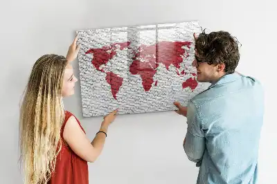 Tableau magnétique à dessiner motif carte du monde sur mur de briques