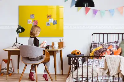 Tableau magnétique à dessiner de couleur jaune clair