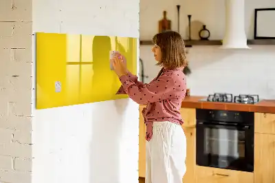 Tableau magnétique à dessiner de couleur jaune clair