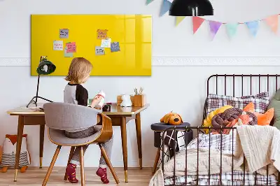Tableau magnétique à dessiner de couleur jaune clair