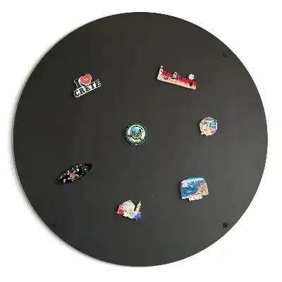 Tableau pour aimants de voyage rond de couleur noire